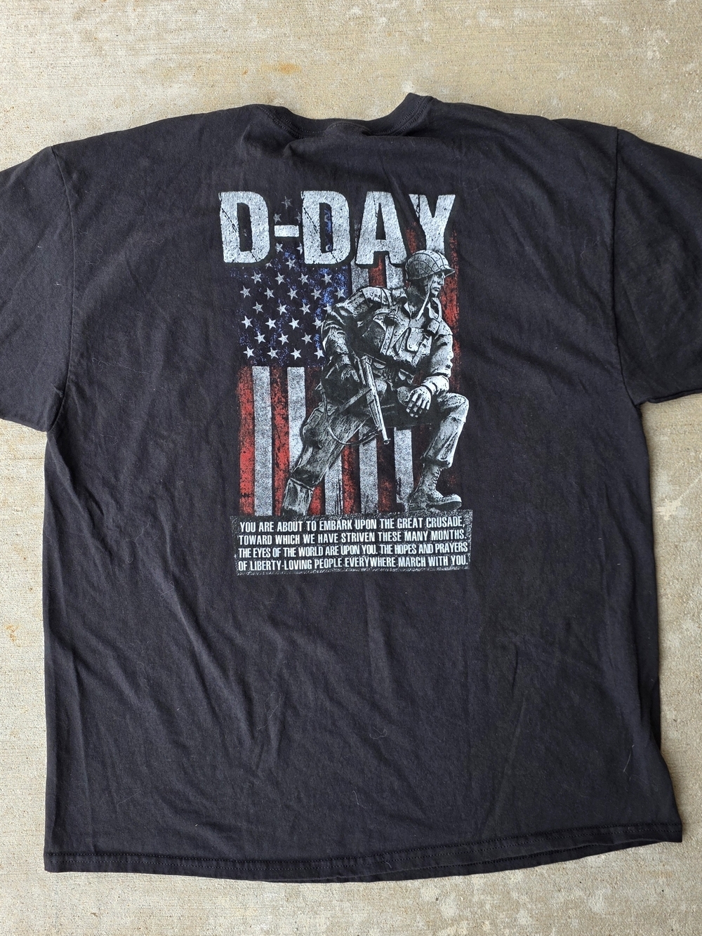 D-Day WWII Soldier XL Graphic Tee Shirt Black Patriotic American Flag Hanes